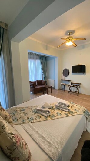 Shower, hydromassage showerhead, free toiletries, hair dryer - Beyaz Konak Hotel (Sile)