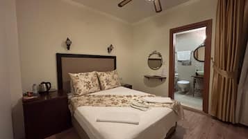 Economy Room | Egyptian cotton sheets, premium bedding, minibar, soundproofing