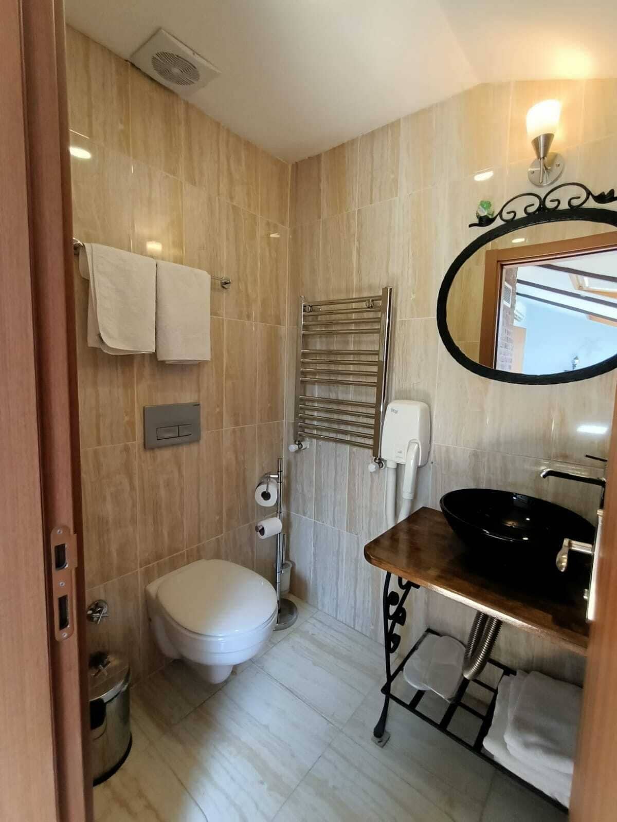 deluxe room, jetted tub | bathroom | shower, hydromassage showerhead, free toiletries, hair dryer