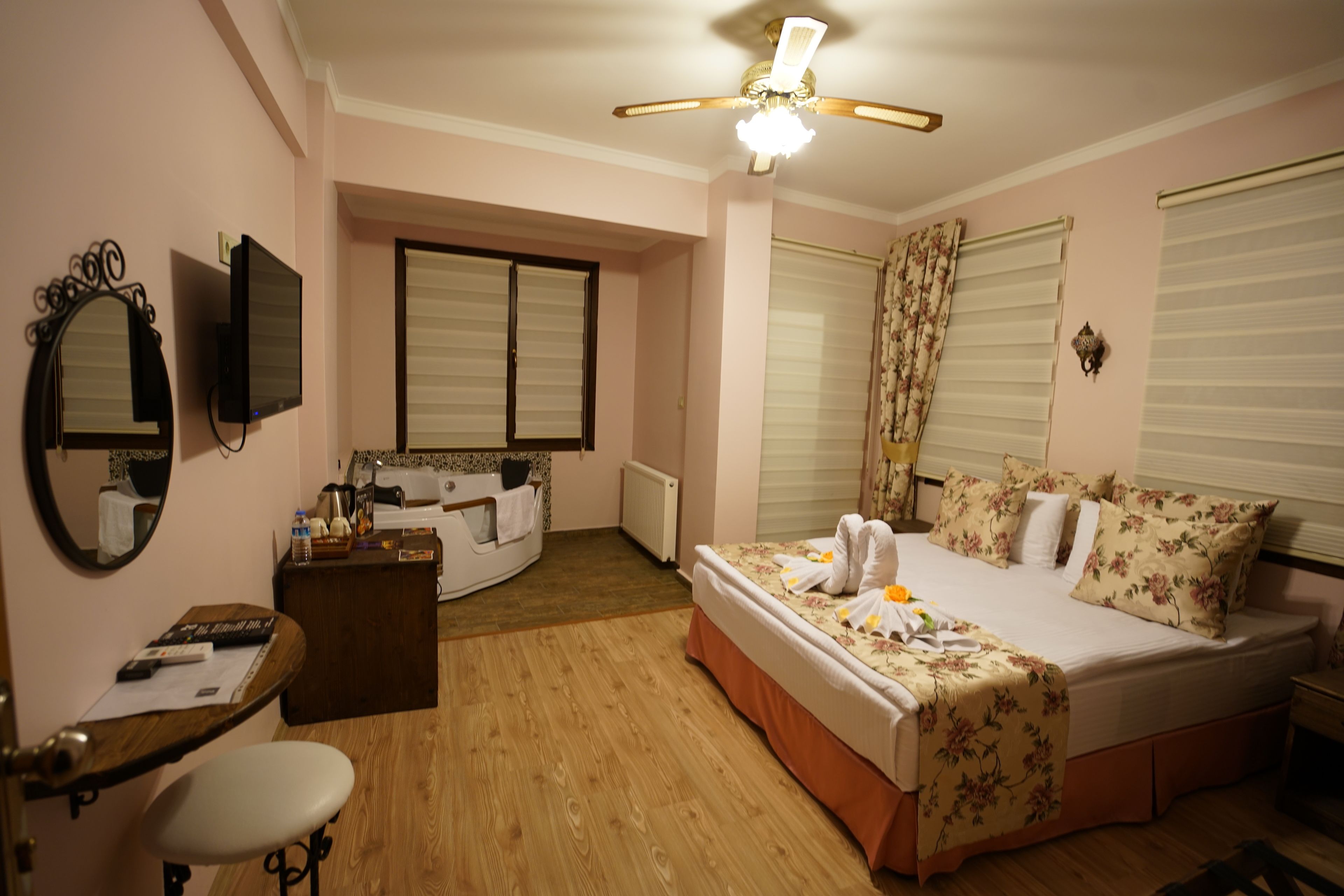 deluxe room, jetted tub | view from room