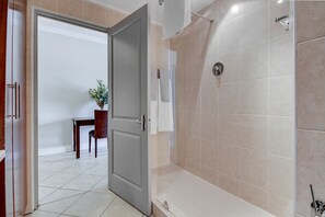 Apartemen Deluks, 1 kamar tidur | Shower kamar mandi