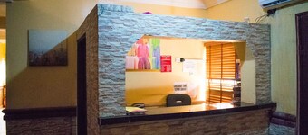 아데수아 로얄 게스트 하우스 케투