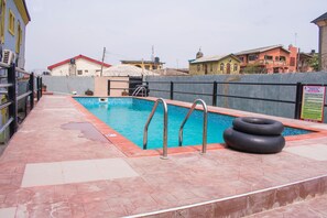 Outdoor pool - Adesuwa Royal Guest House Ketu (Lagos)