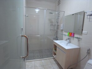 Bathroom - Oman Is Very Happy B&B (Hualien City)