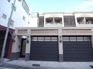 Property entrance - Oman Is Very Happy B&B (Hualien City)