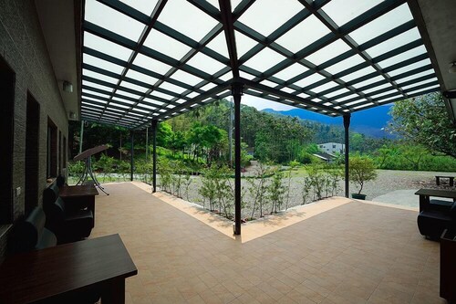 Shan Jhong You You B&B