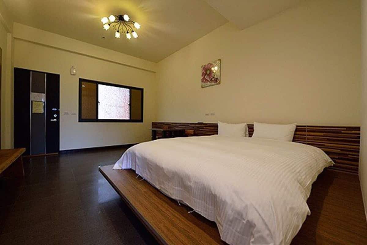 Standard Double Room | Desk, rollaway beds, free WiFi, bed sheets