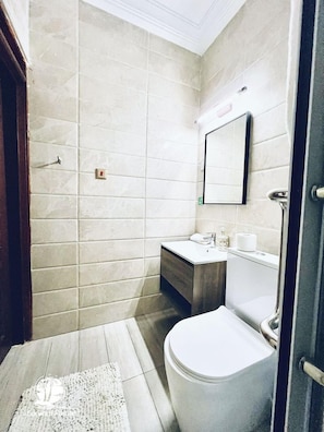 Bathroom - Coconut Pointe Beach Resort (Prampram)