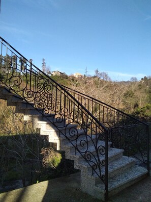 Property grounds - White Guest House (Batumi)