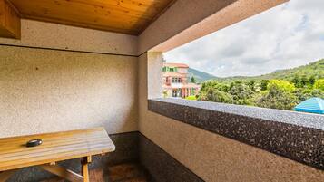 Comfort Loft, Jetted Tub, Mountain View | Terrace/patio