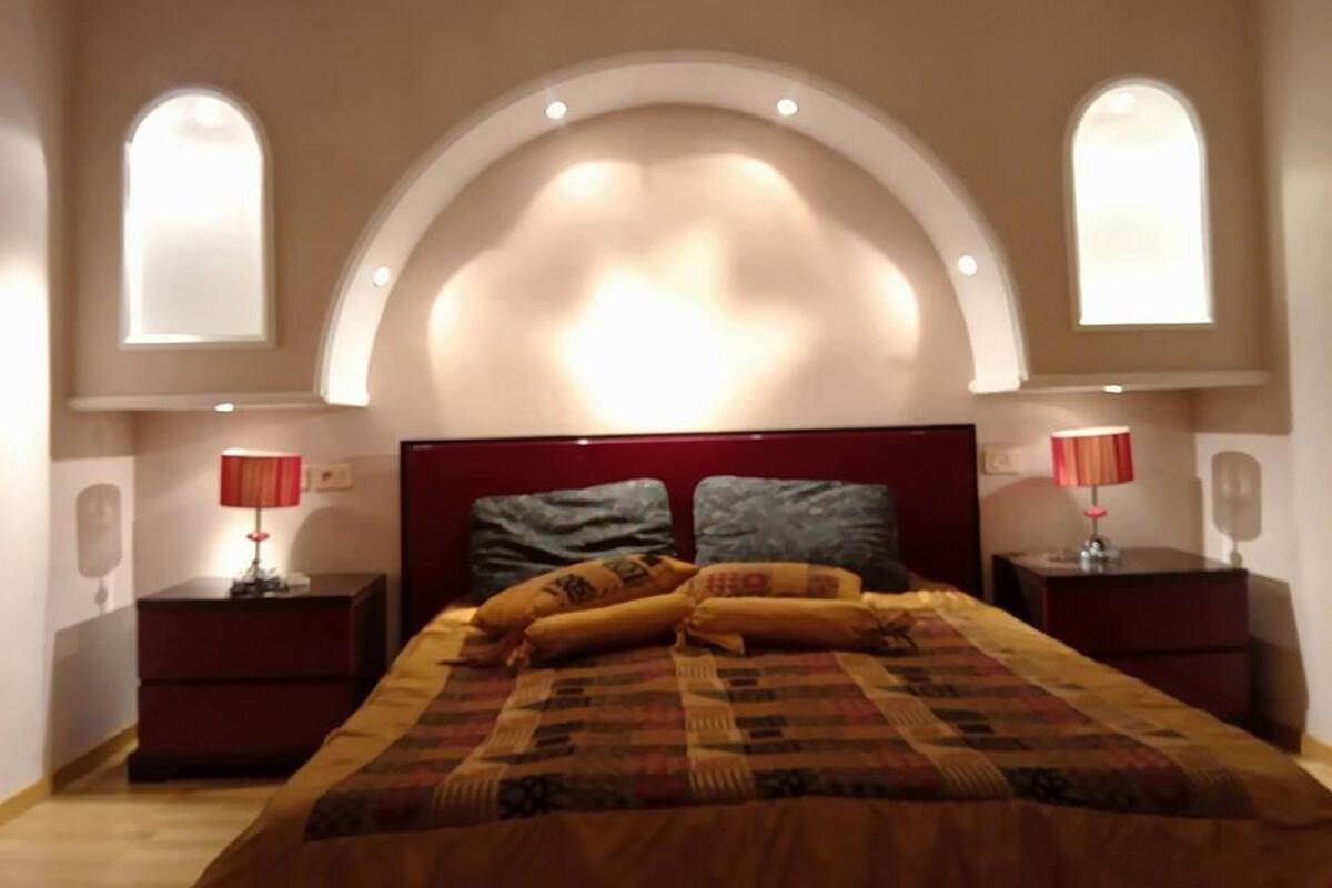 Rideaux occultants, chambres insonorisées, fer et planche à repasser
