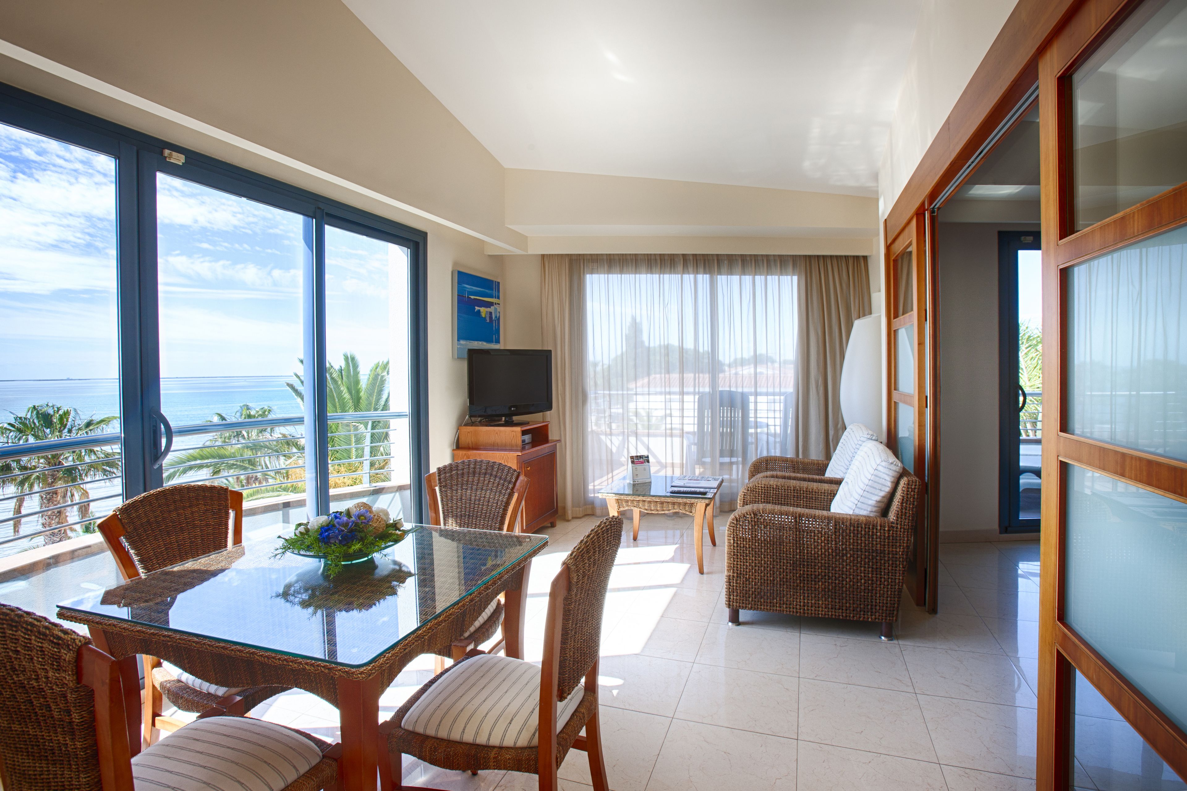 panoramic room, 1 king bed, sea view | living room | lcd tv