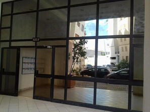 A building entrance with a sign reading "BLOC B". - Benzineb Immo Menzeh (Ariana)