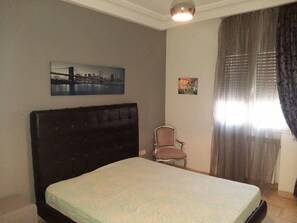 Individually decorated, blackout curtains, iron/ironing board, free WiFi - Benzineb Immo Menzeh (Ariana)