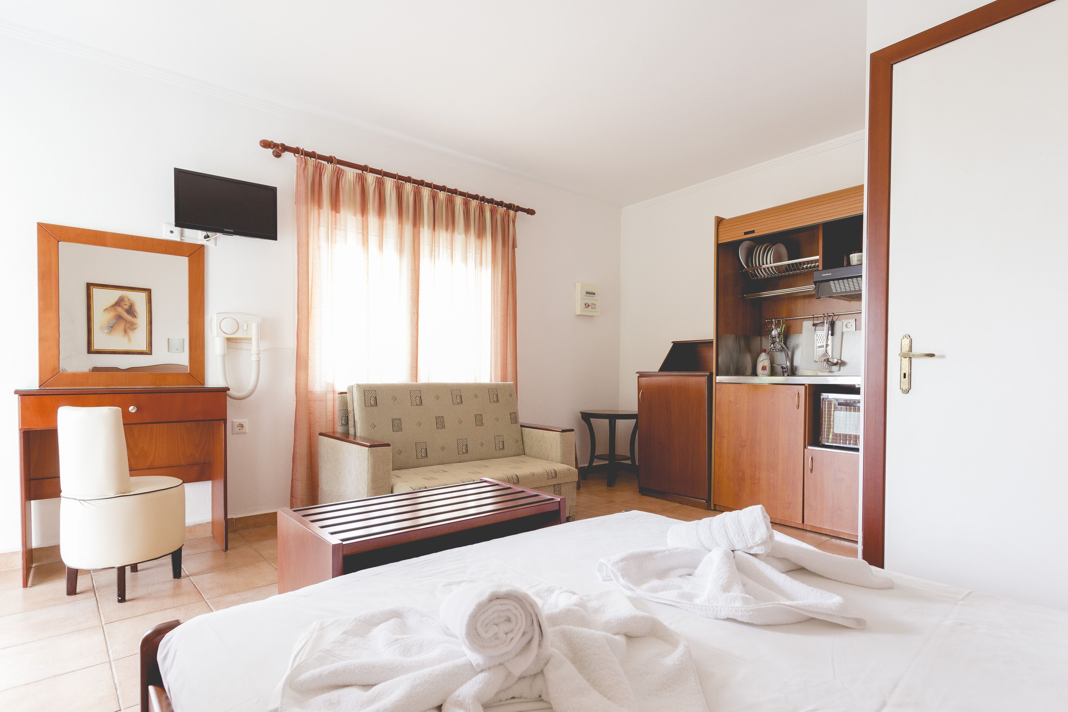 Classic-studio | Yksityinen keittiö | Jääkaappi, liesi, keittoastiat/astiat/ruokailuvälineet