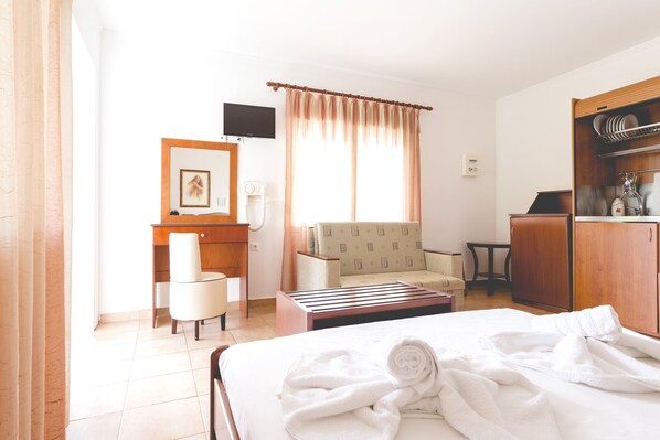 Monolocale Classic | Una cassaforte in camera, tende oscuranti, ferro/asse da stiro