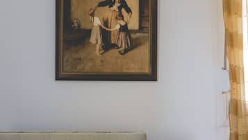 Family Apartment | Living area | Flat-screen TV, books