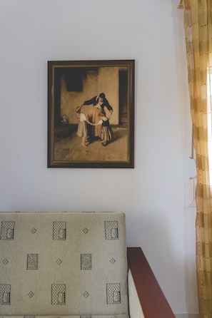 Family Apartment | Living area | Flat-screen TV, books - Villa Yianna (Tempi)