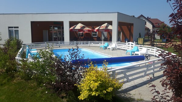 Bungalou estàndard, 1 dormitori, zona enjardinada | Piscina privada