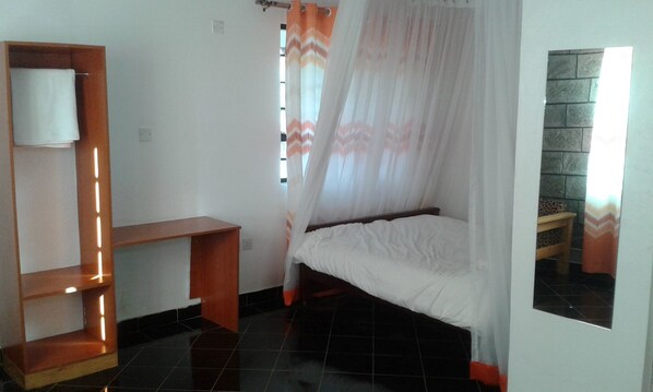 Chambre simple | Literie de qualité, bureau, literie fournie