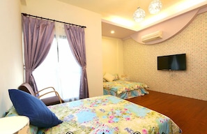 A bedroom with two beds, a TV, and a window with curtains. - Yilan Greenbird of Happiness B&B (Wujie)
