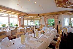 Breakfast, lunch, dinner served; Regional cuisine, garden views  - Walserhof (Wasserburg am Bodensee)