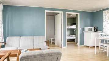 Cottage, 3 Bedrooms, Private Bathroom | Living room