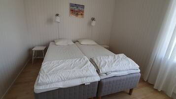 Twin Room, Shared Bathroom | Hypo-allergenic bedding, blackout drapes, iron/ironing board