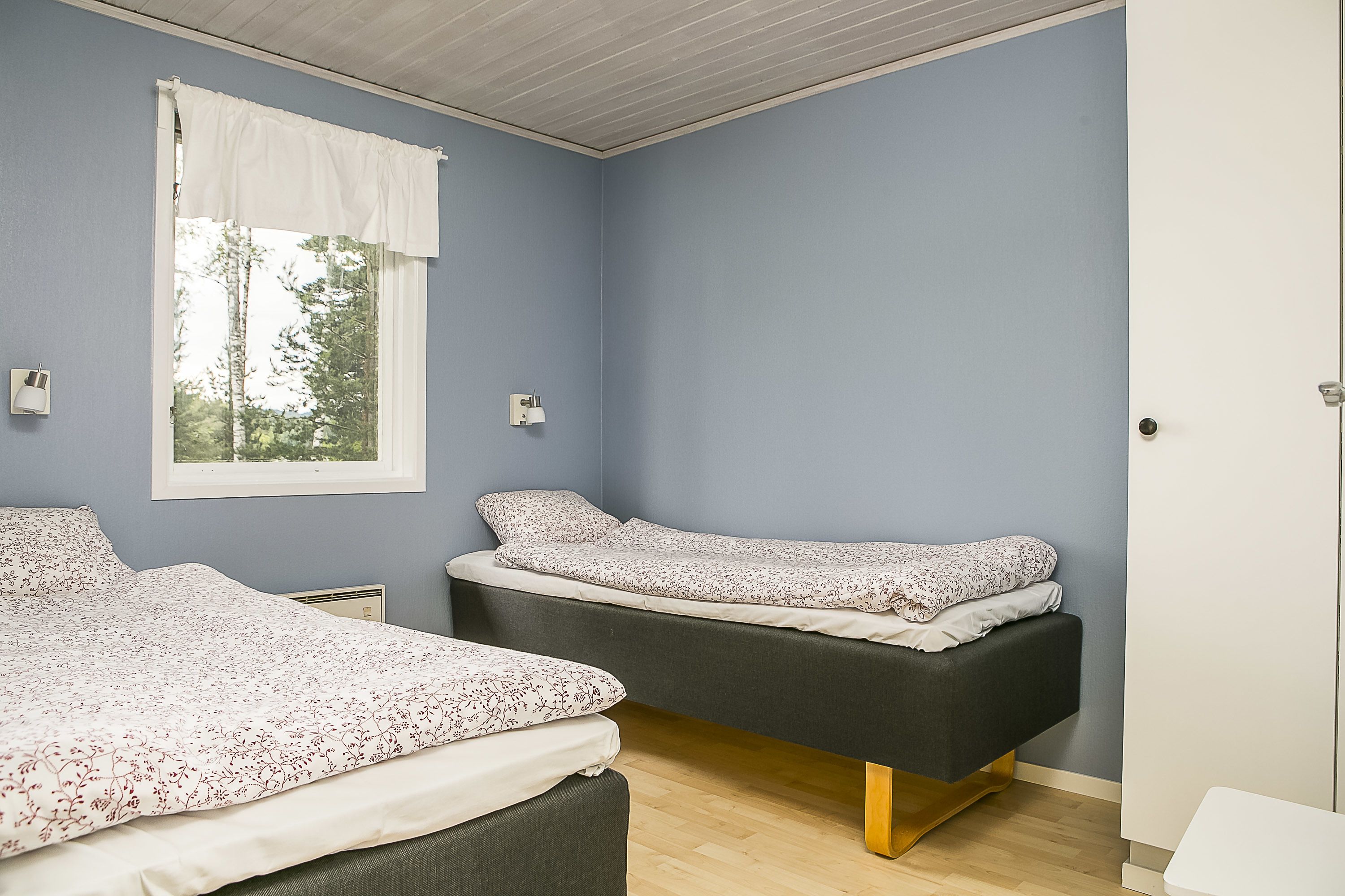 Cottage, 3 Bedrooms, Private Bathroom | Hypo-allergenic bedding, blackout drapes, iron/ironing board