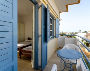 Outdoor dining - Aris Apartments (Malia)