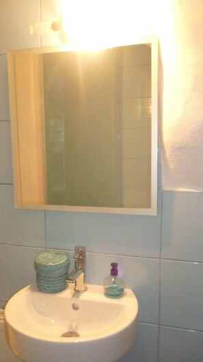 Apartment, 2 Bedrooms | Bathroom