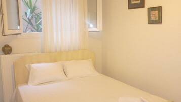 Apartemen, 2 kamar tidur | 1 kamar tidur, meja kerja, kedap suara, dan setrika/meja setrika