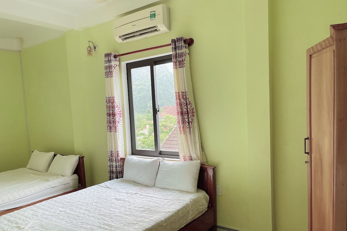 Double Room | Desk, iron/ironing board, free WiFi, bed sheets