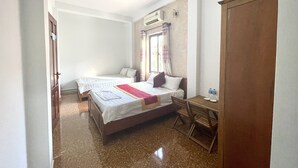 A bedroom with a bed, a desk, and a wardrobe. - Phong Nha River View Hotel (Phong Nha)