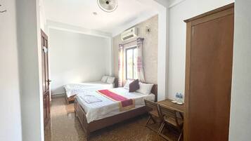 Desk, iron/ironing board, free WiFi, bed sheets