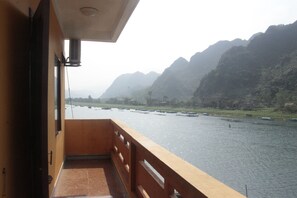 Mountain view - Phong Nha River View Hotel (Bo Trach)