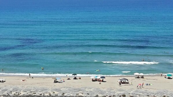 Navette pour la plage, parasols