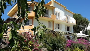Fachada da propriedade