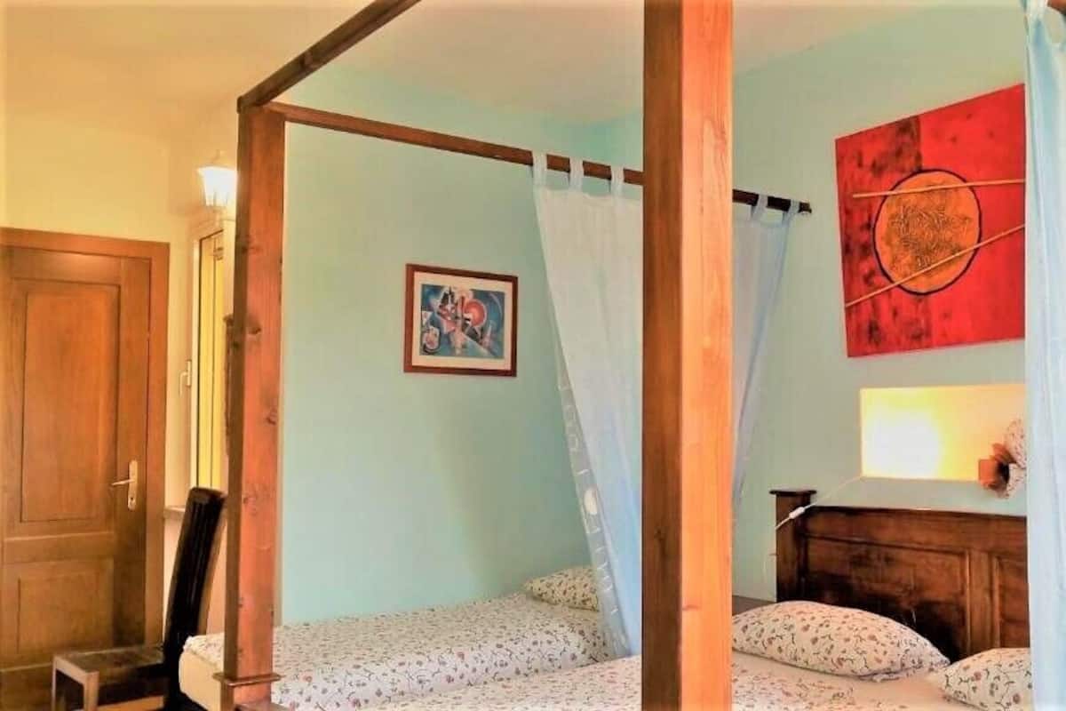 Quarto triplo | Frigobar, cofres nos quartos, escrivaninha