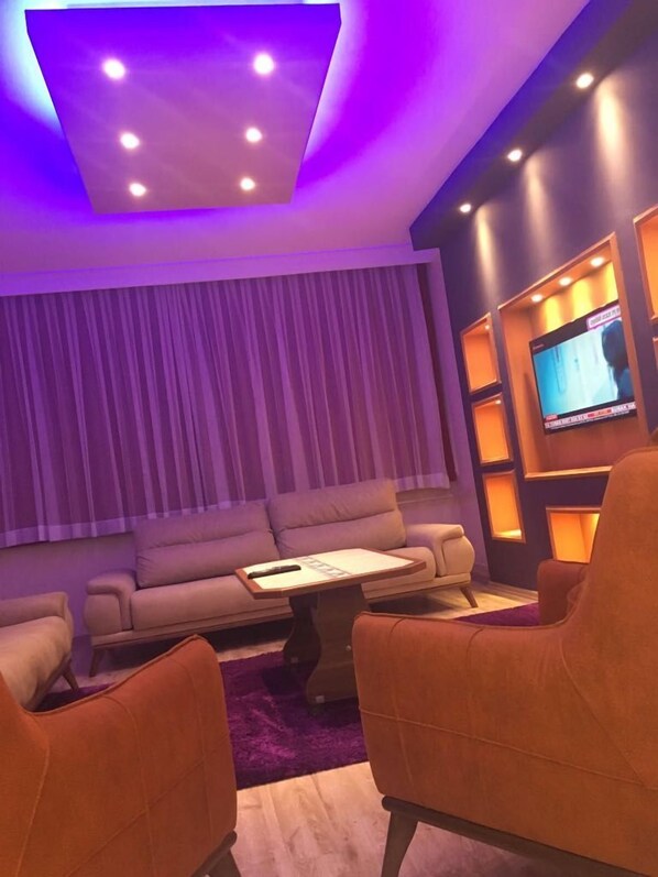 Apartment, 2 Bedrooms | Living room