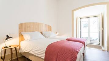 Suite junior | Cortinas blackout, tabla de planchar con plancha y cunas gratuitas