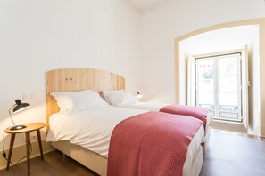 Junior Suite | Blackout curtains, iron/ironing board, free cots/infant beds, free WiFi - Príncipe Real Guest House (Lisbon)
