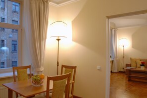 Appartement, 1 chambre | Salle de séjour