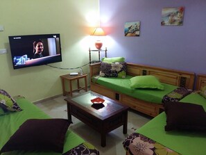 Apartment, 2 Bedrooms | Living room | 32-inch flat-screen TV with satellite channels, TV - Benzineb Immo Hammamet (Hammamet)