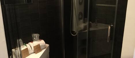 Standard Double Room | Bathroom