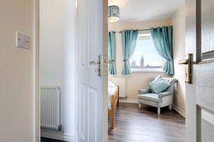 1 habitación, tabla de planchar con plancha, wifi gratis y ropa de cama 