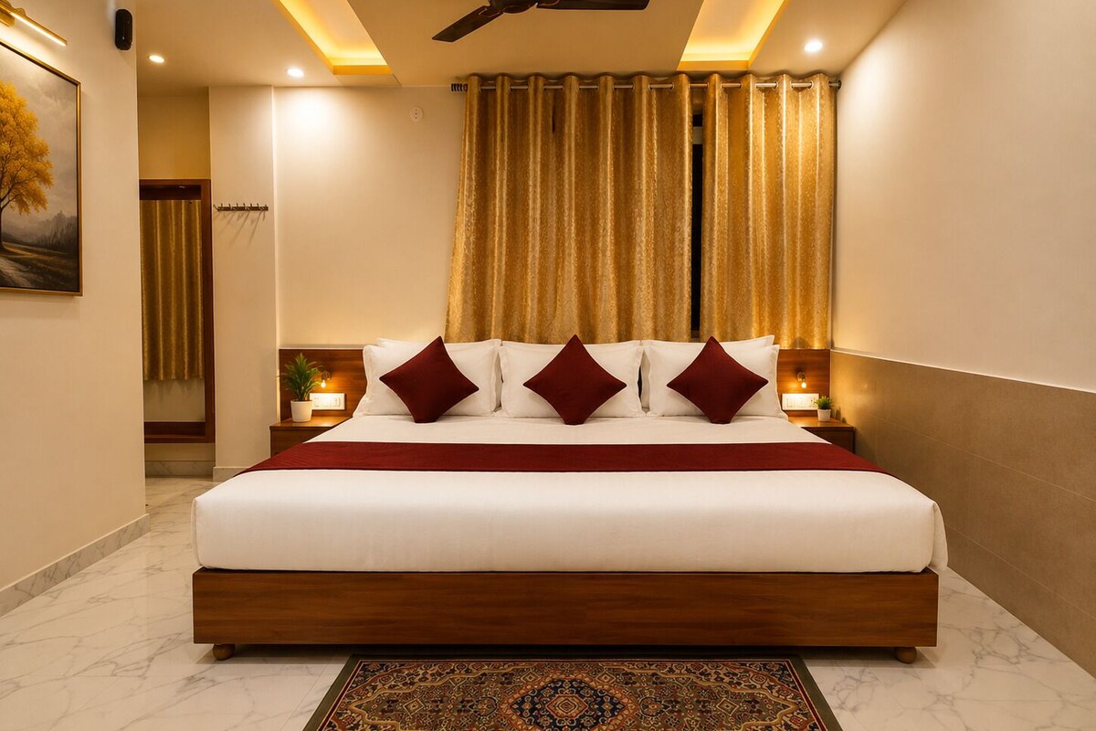 Family Room | Egyptian cotton sheets, premium bedding, WiFi (free), bed sheets