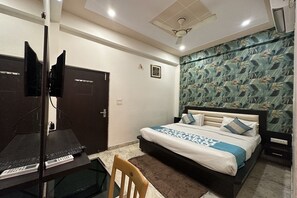 Habitación estándar, 1 cama matrimonial | Sábanas de algodón egipcio, ropa de cama de alta calidad y wifi gratis 
