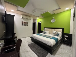 Egyptian cotton sheets, premium bedding, free WiFi, bed sheets - Hotel Aaradhya Residency (Agra)