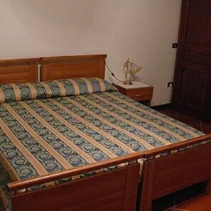 1 bedroom, premium bedding, desk, iron/ironing board